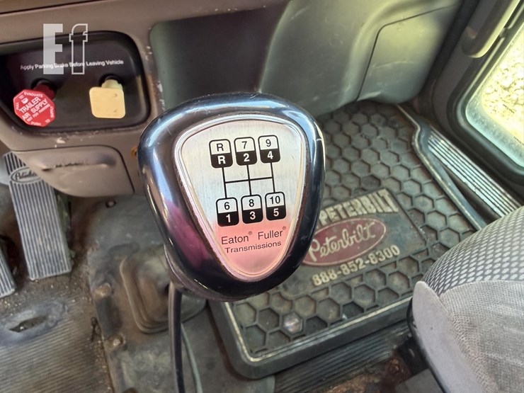 2008-peterbilt-367-image-31