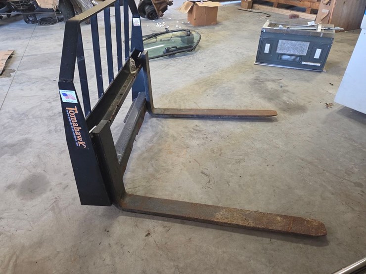 42"-tomahawk-pallet-forks-image-4