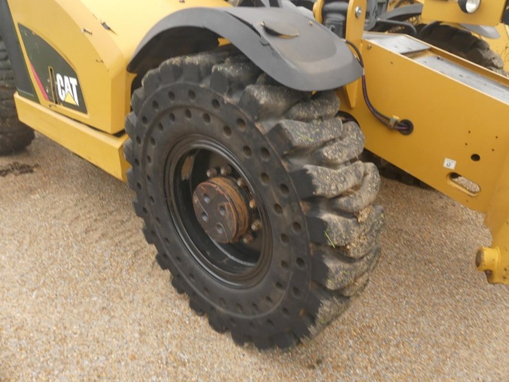 2019-caterpillar-tl1055d-image-8