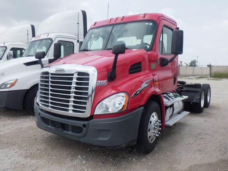 2015-freightliner-cascadia-113-image-1