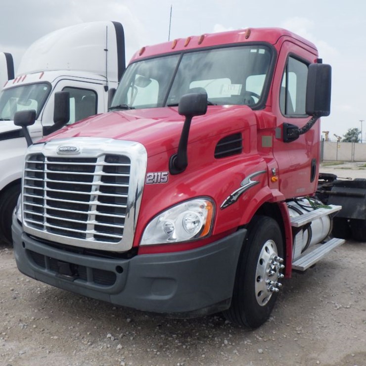 2015 FREIGHTLINER CASCADIA 113