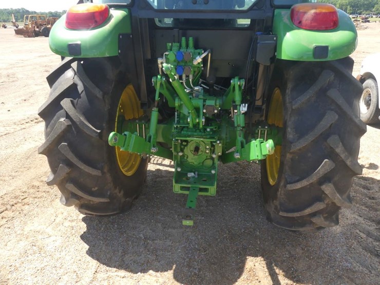 2024-john-deere-5100e-image-4