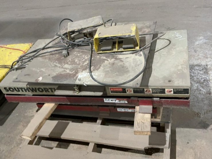 #162-•-southworth-lift-tables-image-3