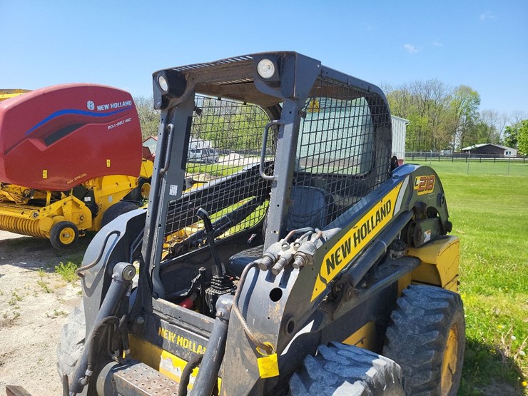 new-holland-l218-image-11