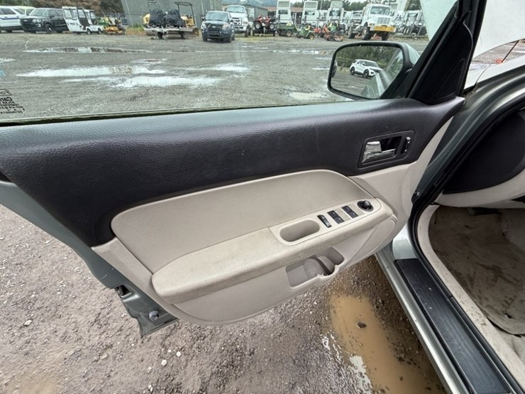 2009-ford-fusion-se-sedan-image-22