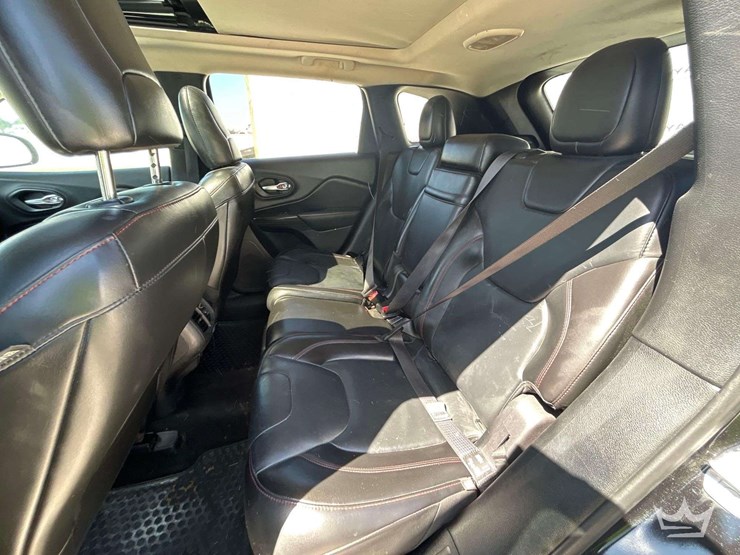 2015-jeep-cherokee-image-24