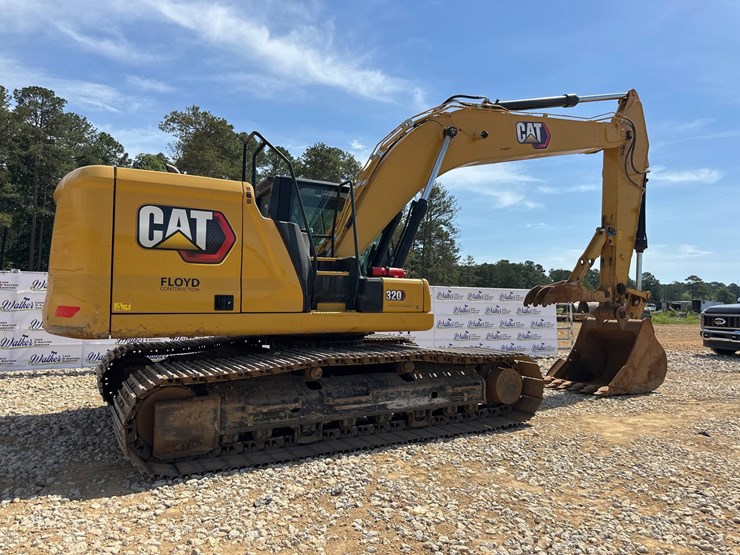 2021-caterpillar-320-image-2