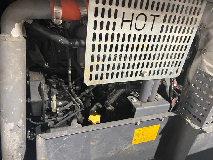 2013-atlas-copco-xas400-image-18