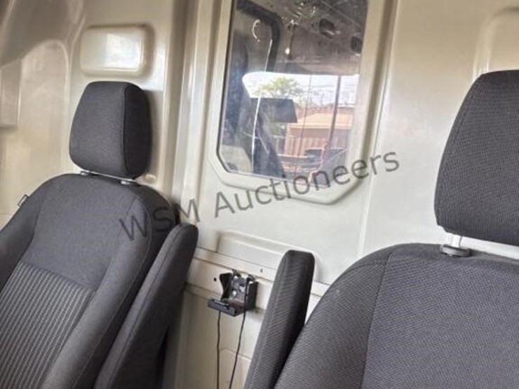 2015-ford-transit-image-24