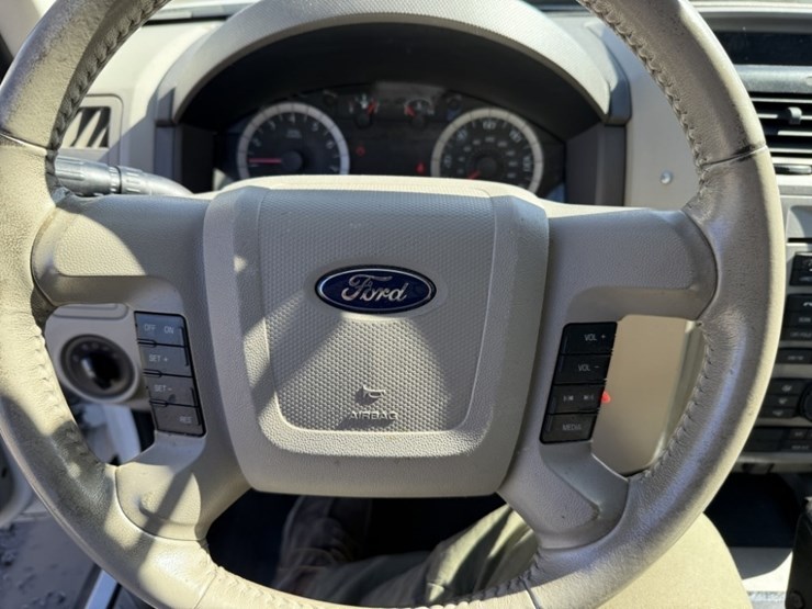 2012-ford-escape-image-28