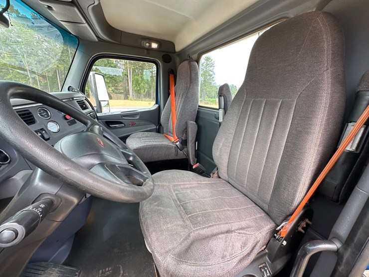 2017-peterbilt-579-image-10