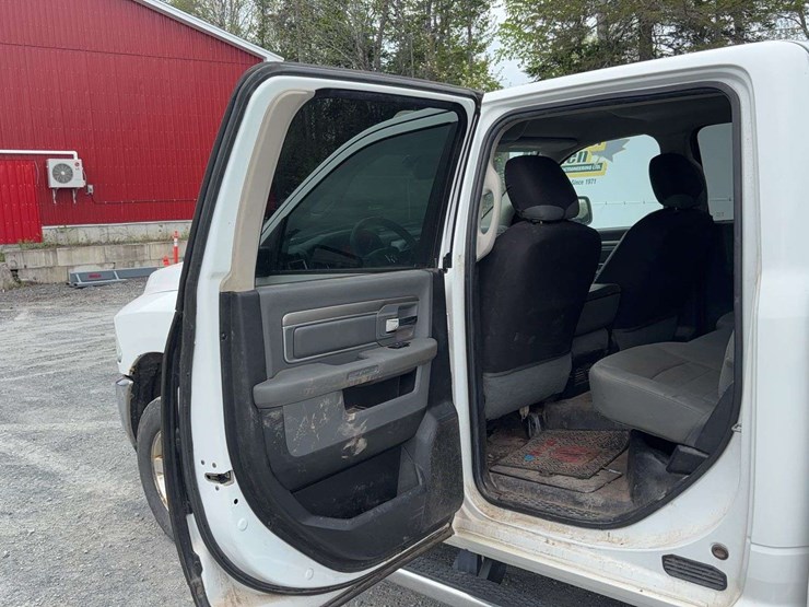 2013-dodge-2500-image-16