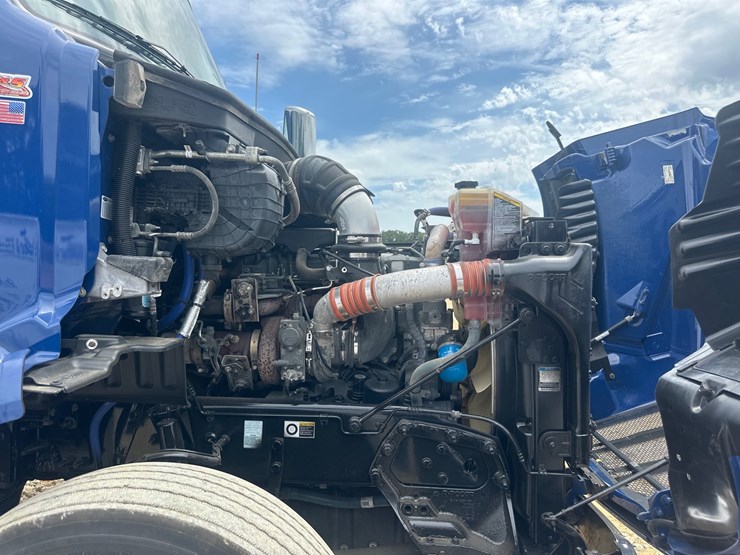 2017-peterbilt-579-image-4