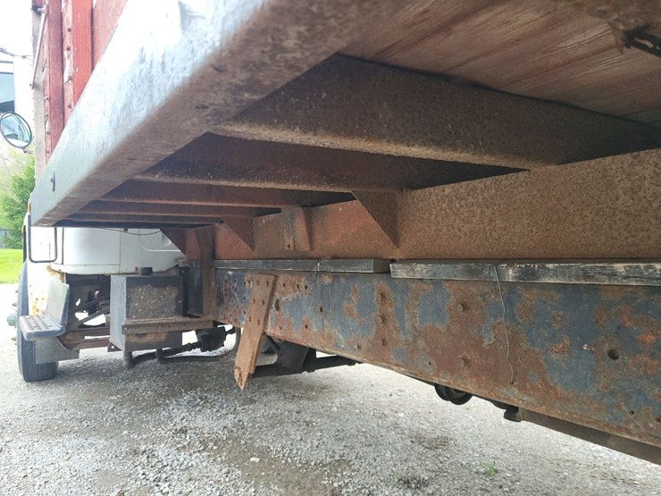 1982-international-1754-single-axle-grain-truck-image-17