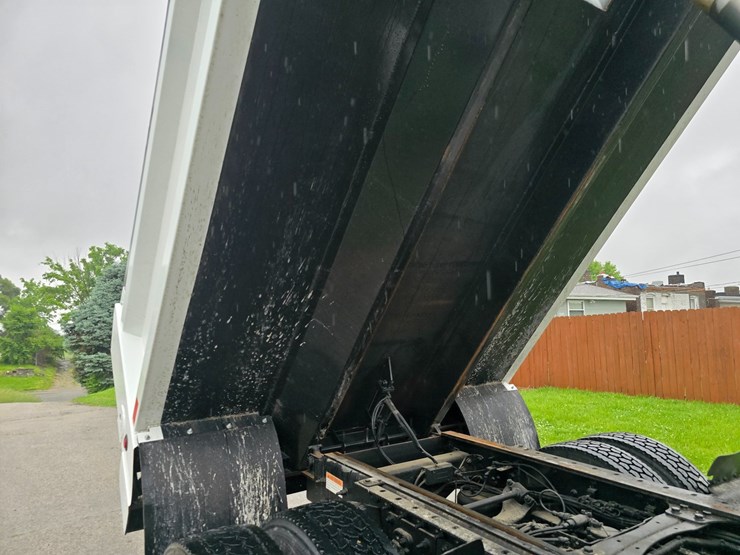 2015-freightliner-cascadia-113-image-92