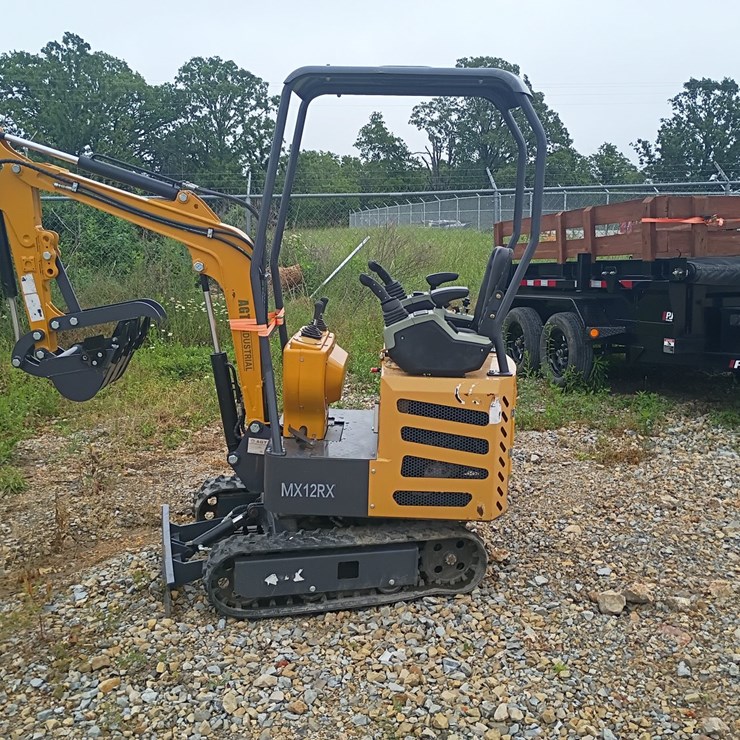 #24704 • 2025 AGT MX12RX Mini Escavator