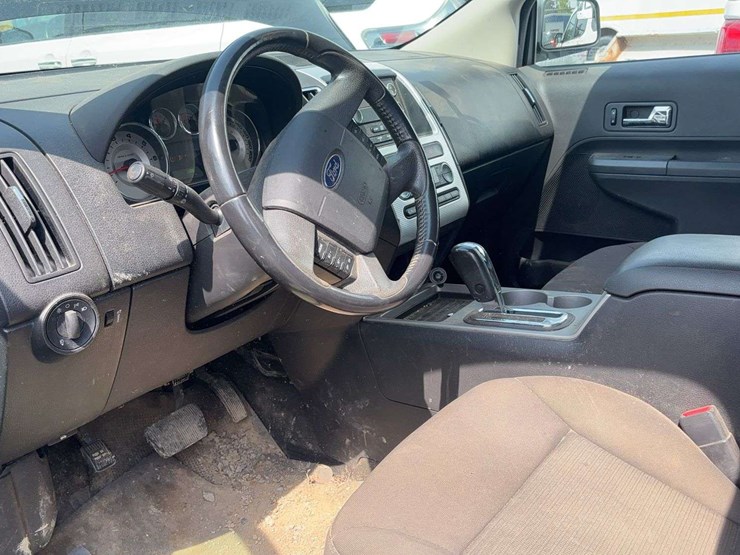 2010-ford-edge-image-3