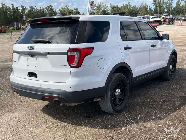 2017-ford-explorer-image-3