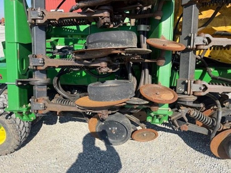 2010-john-deere-1990-image-22
