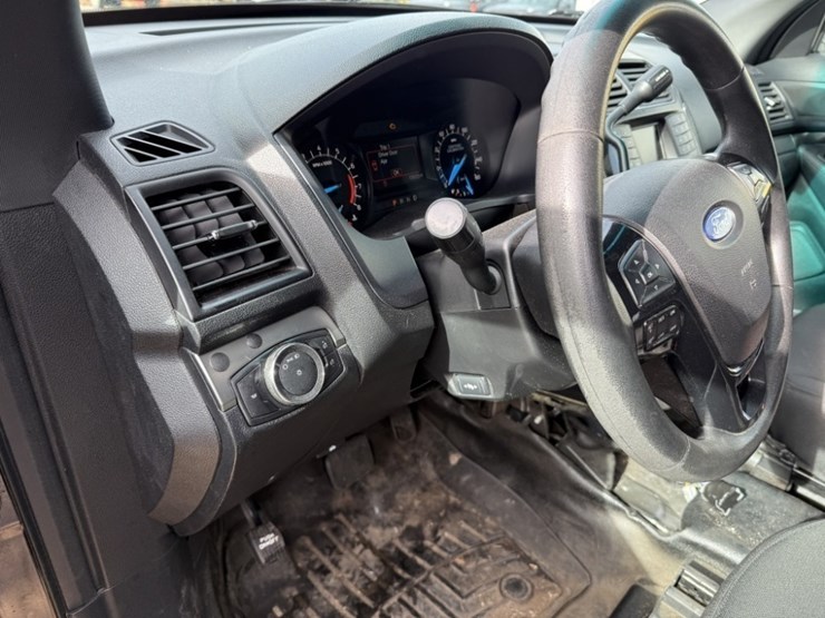 2016-ford-explorer-image-24