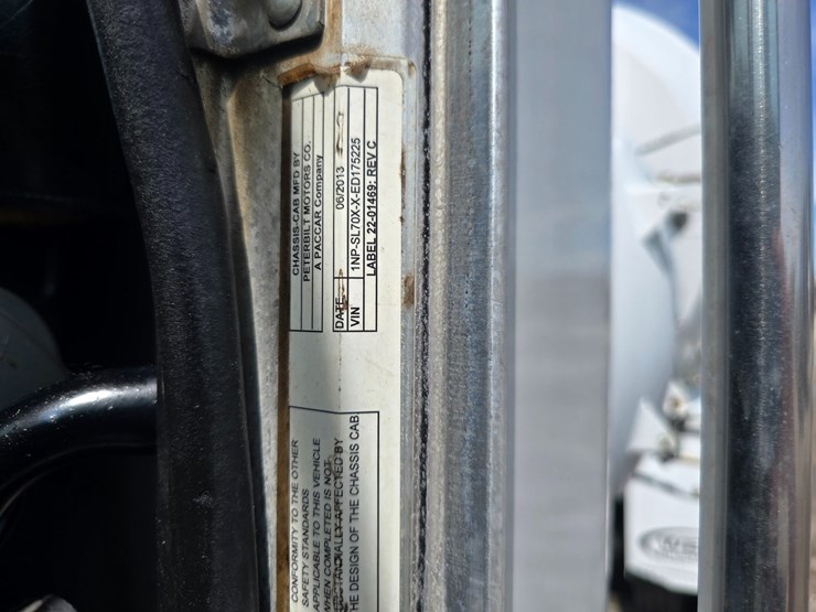 2014-peterbilt-365-image-69