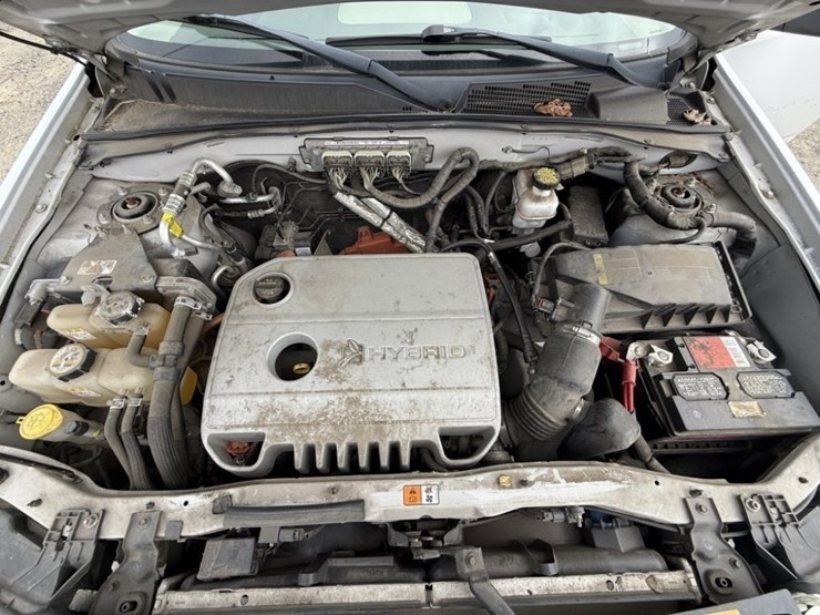 2011-ford-escape-hybrid-image-13