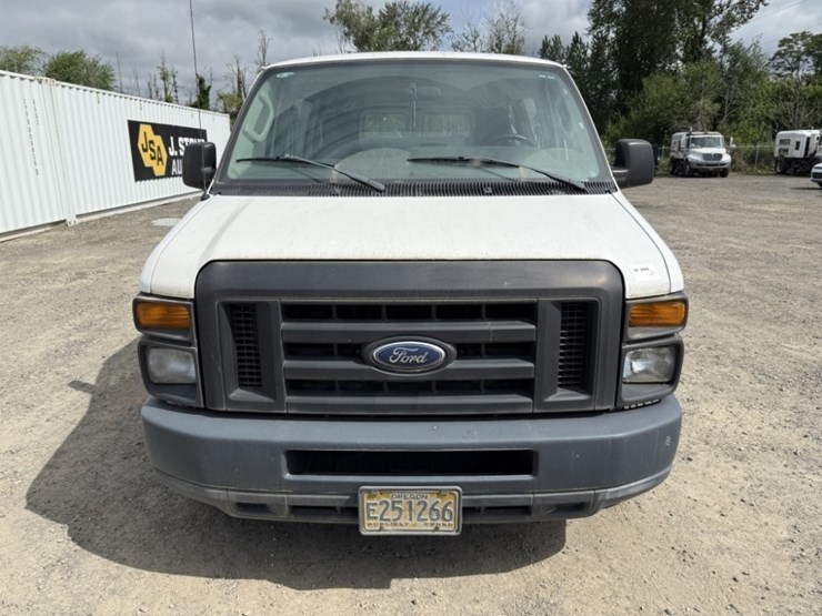 2010-ford-e350-image-8