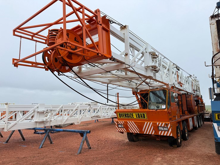 2006-taylor-c500-dd-104'-250k-5-axle-well-service-workover-rig-image-1