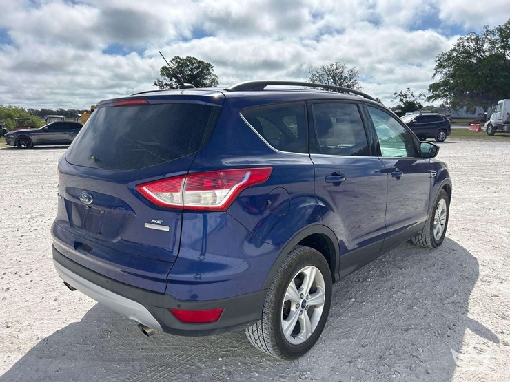 2016-ford-escape-se-image-3