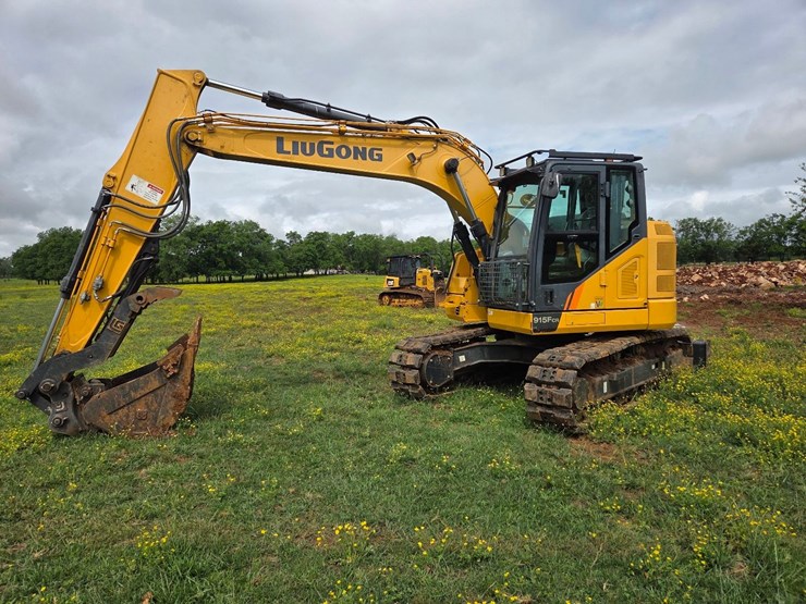 2022-liugong-excavator---only-318-hours-image-1
