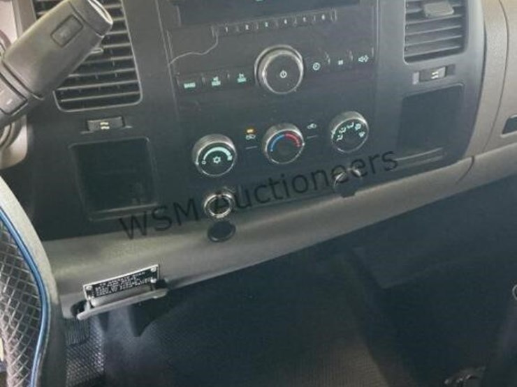 2013-chevrolet-silverado-3500hd-image-22