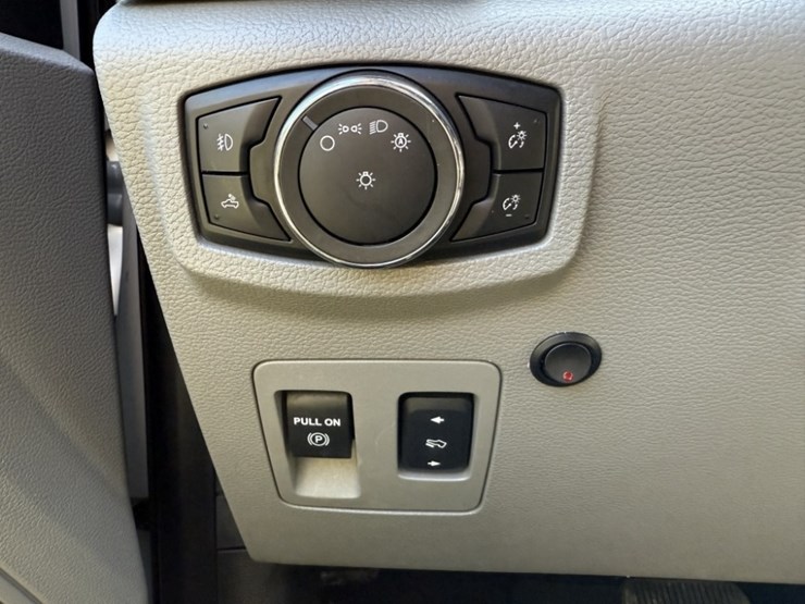 2018-ford-f150-xlt-image-26