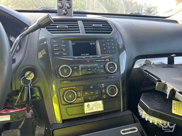2018-ford-explorer-image-17