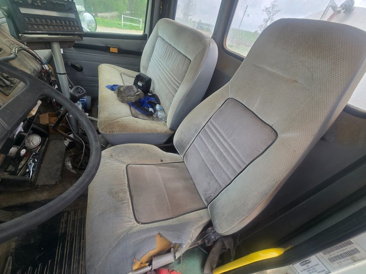1999-freightliner-fl70-image-48