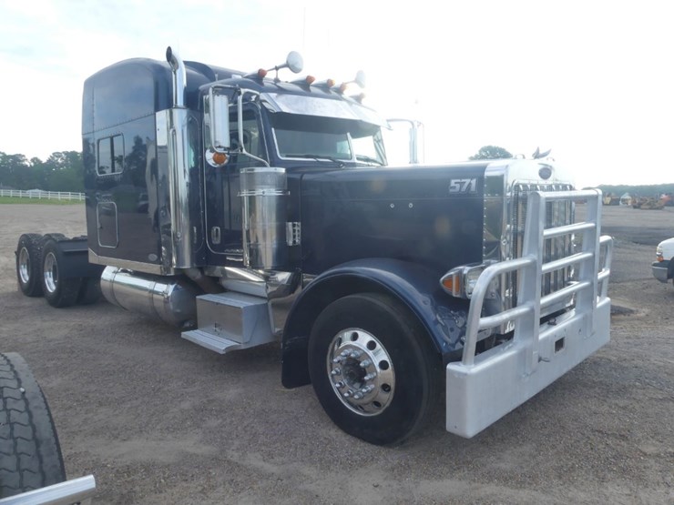 2005-peterbilt-379-image-2