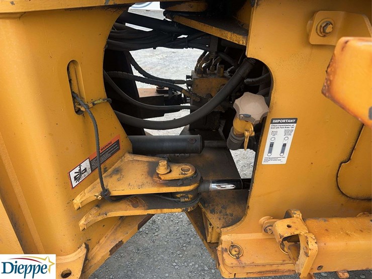 2011-deere-544k-image-23