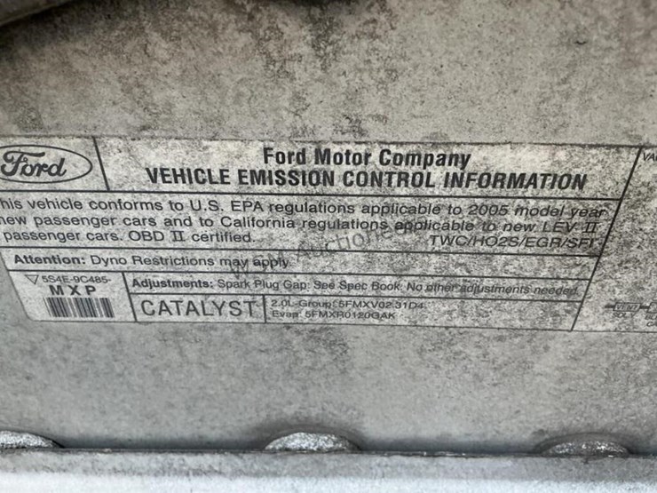 2005-ford-focus-sdn-image-12