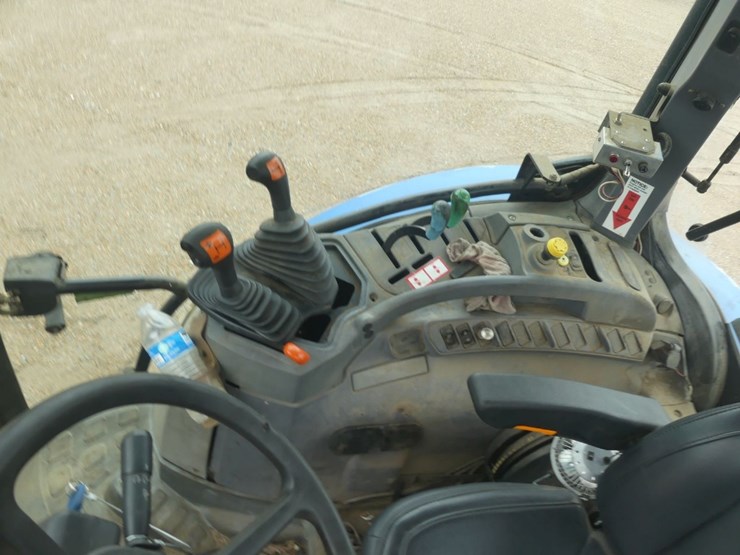 2006-new-holland-ts110a-image-12