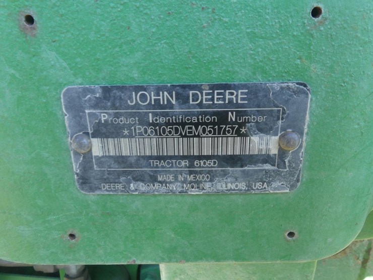 2014-john-deere-6105d-image-12