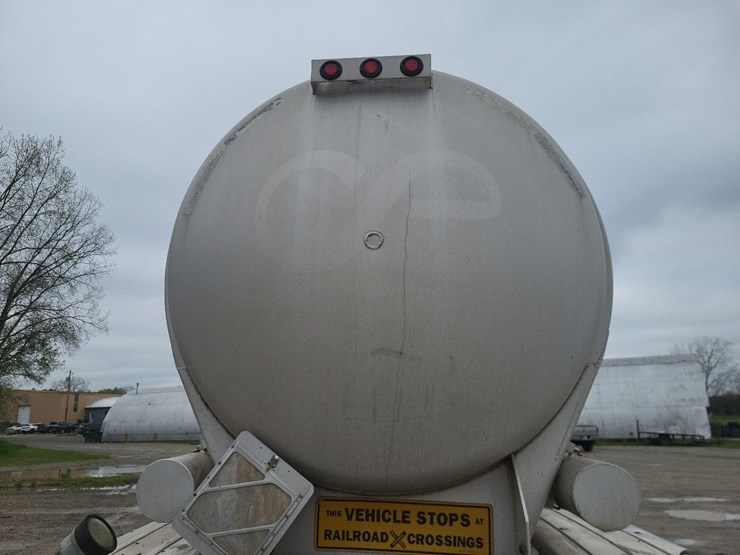 2012-brenner-8820-gallon-aluminum-tandem-axle-semi-tanker-trailer-image-22