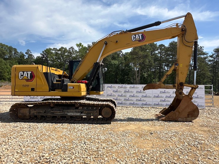 2021-caterpillar-320-image-1