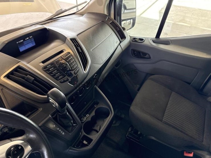 2015-ford-transit-image-21