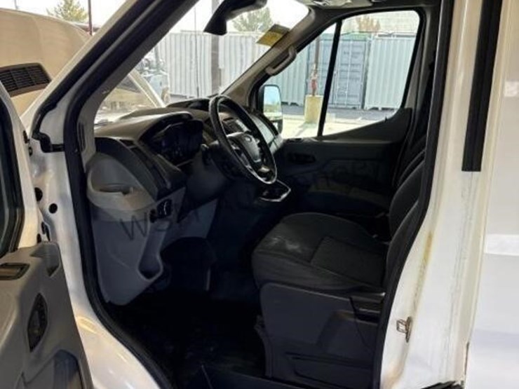 2015-ford-transit-image-25