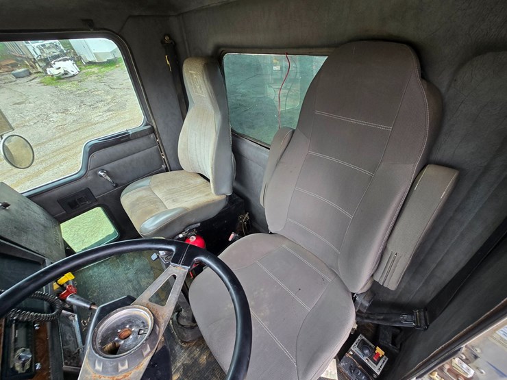 1999-kenworth-t800-image-60