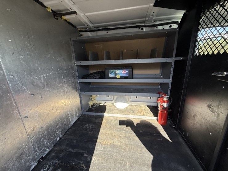 2014-ford-cargo-image-23