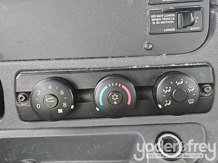 2017-freightliner-cascadia-125-image-34