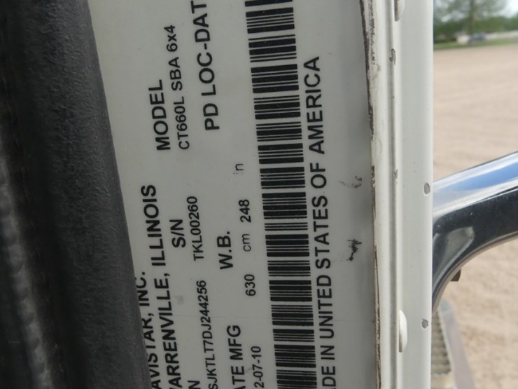 2013-caterpillar-ct660l-image-22