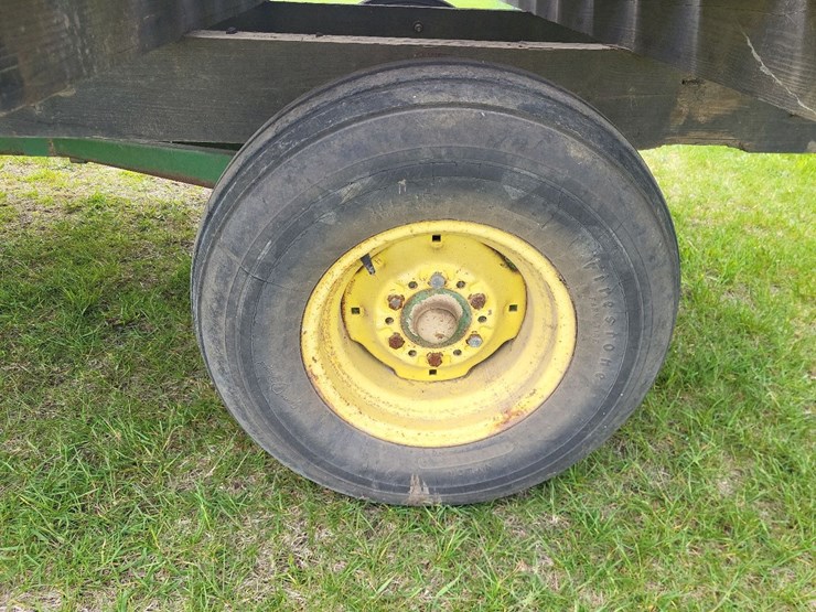 hay-wagon-w/john-deere-running-gear-image-19