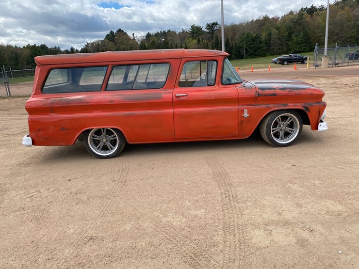 1963-chevrolet-suburban-image-4