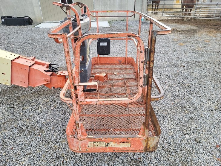 2000-jlg-600s-image-12